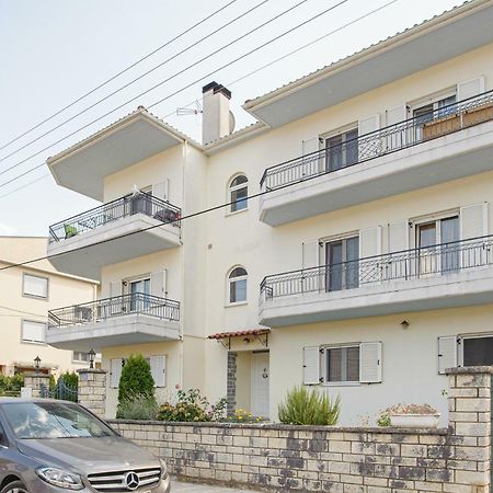 La Casa - Traditionally Elegant Apt 38M2 W Prk Grd 이오아니아 외부 사진