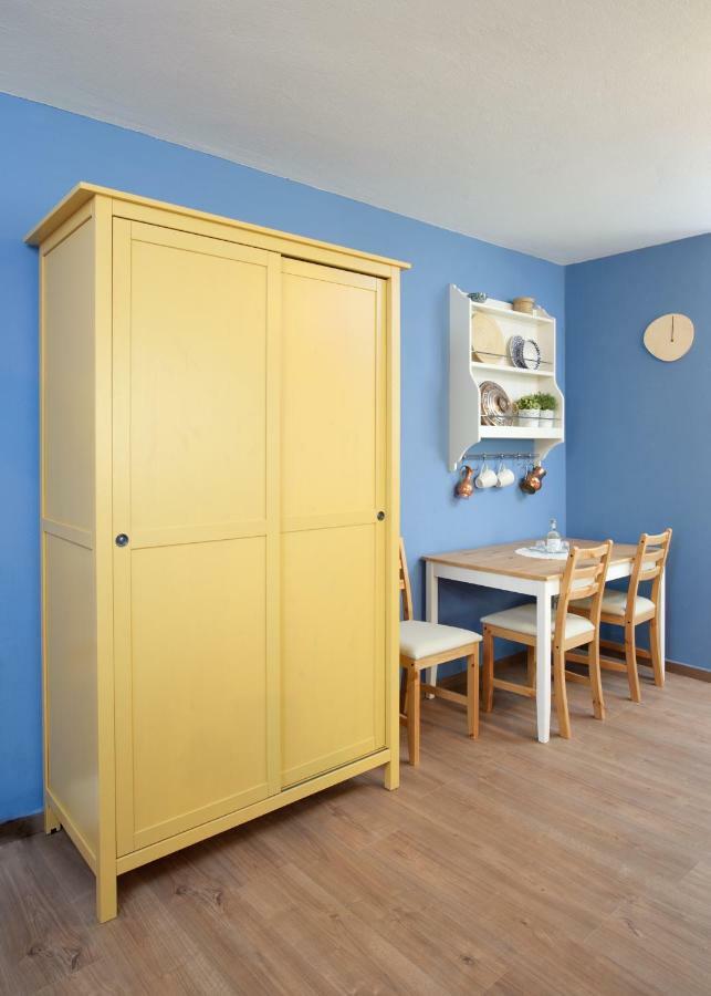 La Casa - Traditionally Elegant Apt 38M2 W Prk Grd 이오아니아 외부 사진