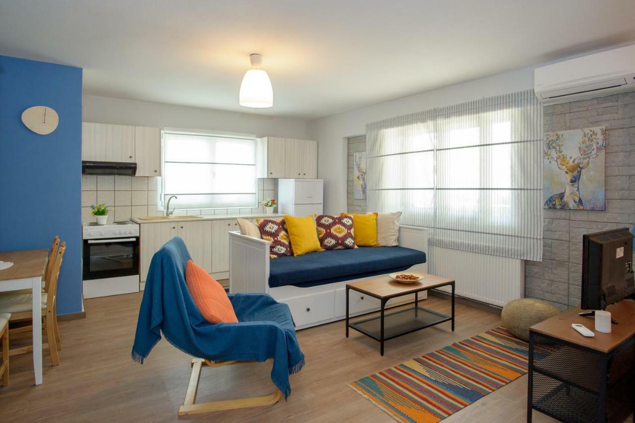 La Casa - Traditionally Elegant Apt 38M2 W Prk Grd 이오아니아 외부 사진